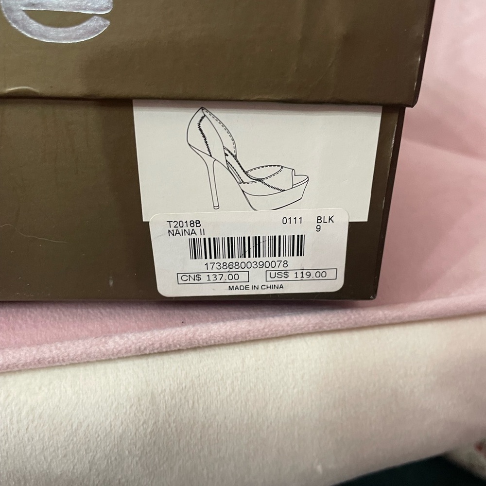 Adidas women’s Black and Gray Sneakers - Picture 4 of 4